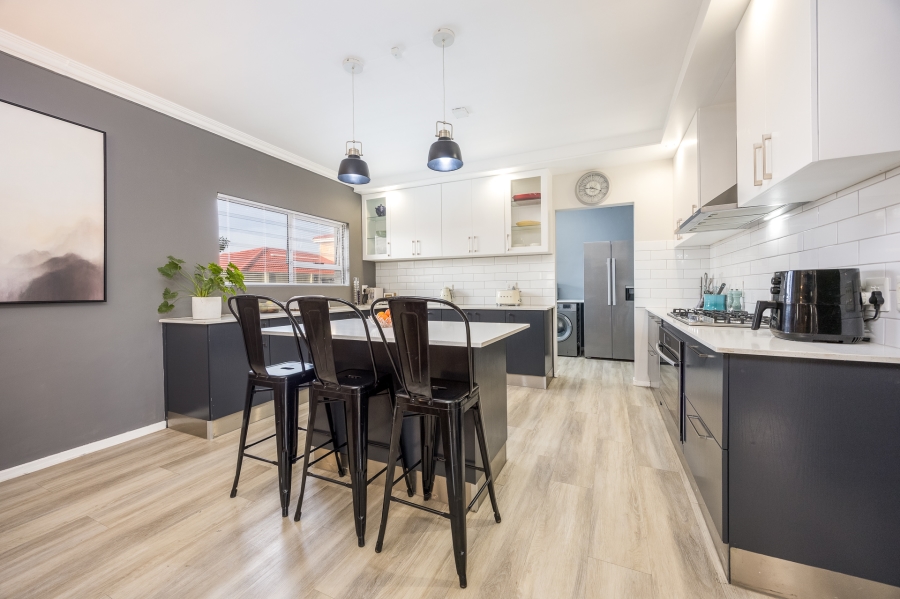 3 Bedroom Property for Sale in Protea Heights Western Cape